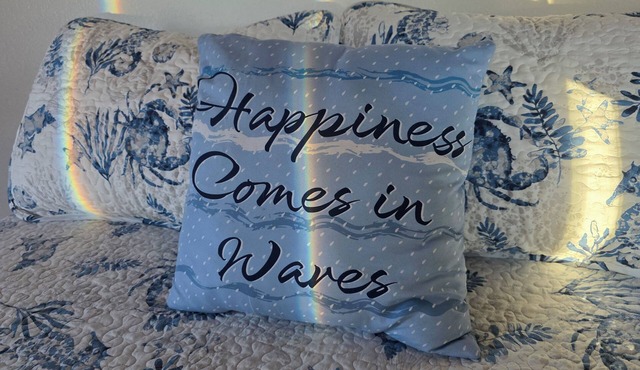 Cozy 1-bedroom cabin with a beautiful marine setting!