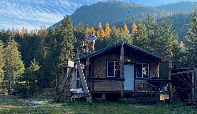 Cozy 1-bedroom cabin in peaceful Clark Fork with AC
