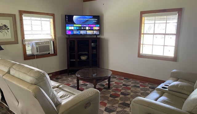 Cozy 1-bedroom cabin 12 miles north of Woodville, 25 miles from Natchez, MS
