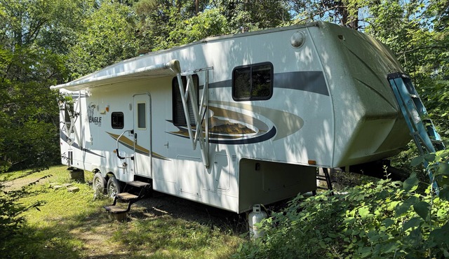Cozy 1-bedroom camper on PRIVATE campground in McKean
