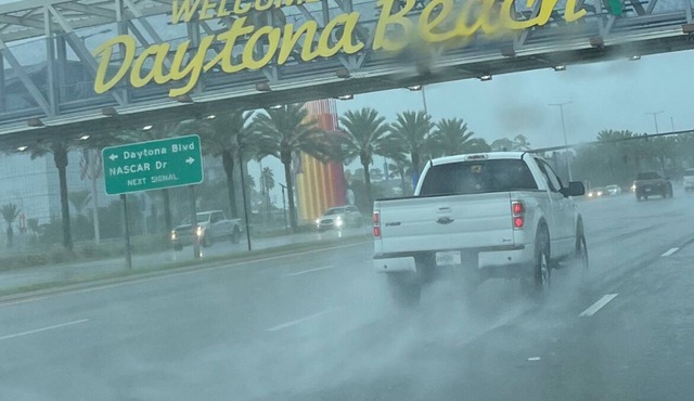 Cozy 1-bedroom condo in marvelous Daytona Beach steps away from the ocean