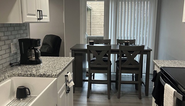 Cozy 1-bedroom condo Fully renovated.in fabulous E. Syracuse with WiFi, AC.