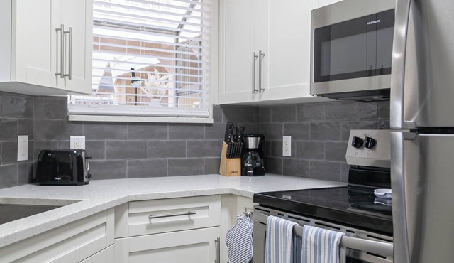 Cozy 1-bedroom condo in sunny Indialantic with AC, fitness room, WiFi