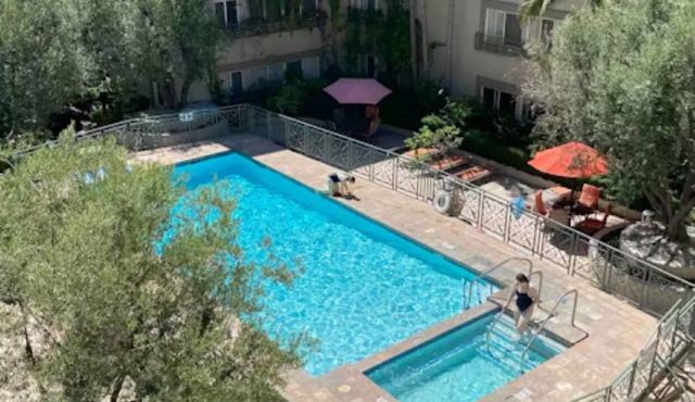 Cozy 1-bedroom condo in peaceful Los Angeles with AC