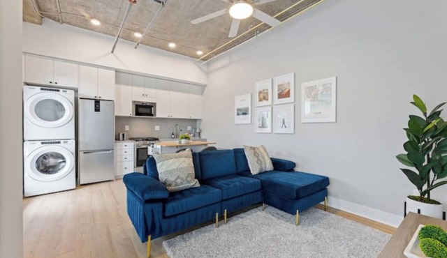 Cozy 1-bedroom condo, fitness room in brilliant Atlanta-Ponce City Market Area
