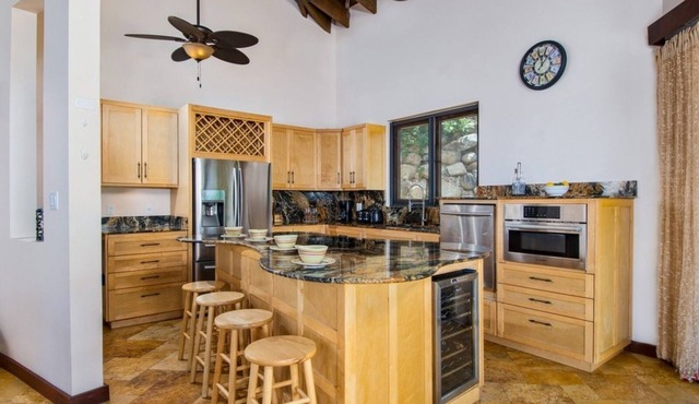 Cozy 1-bedroom condo in perfect New York with City view at night