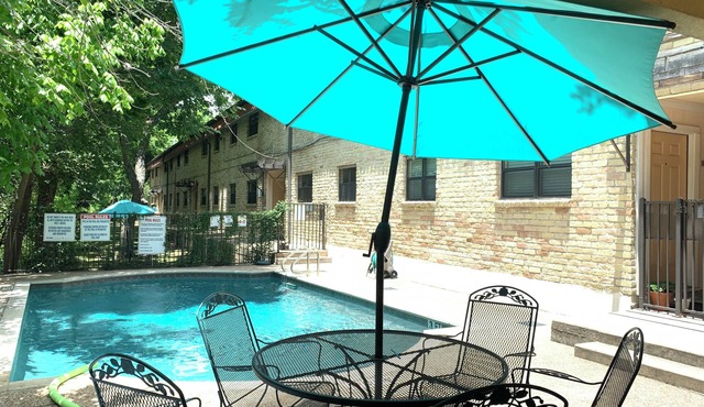 Cozy 1-bedroom condo in central Austin with WiFi