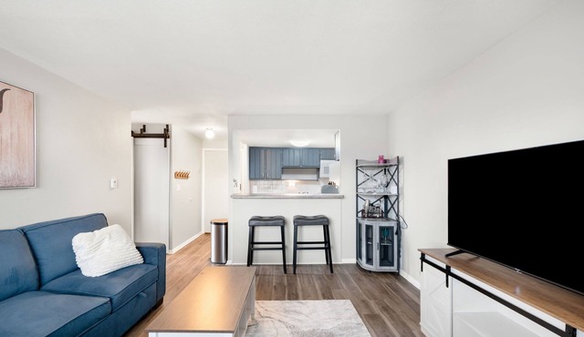 Cozy 1-bedroom condo in beautiful Capitol Hill Neighborhood with Parking