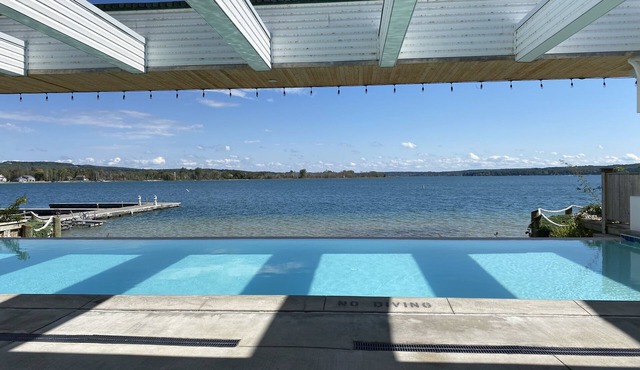 Cozy 1-bedroom condo on Lake Portage