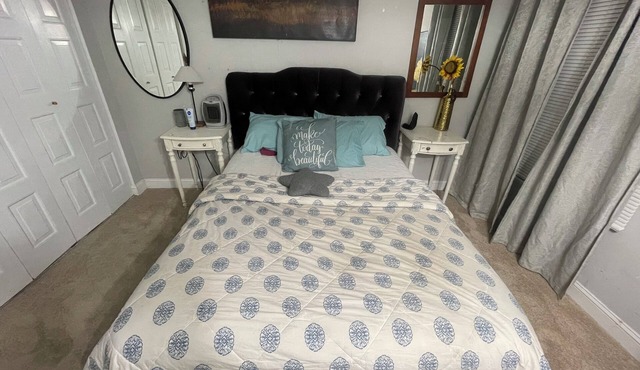 Cozy 1-bedroom condo in serene 2B2B Arlington with all amenities.