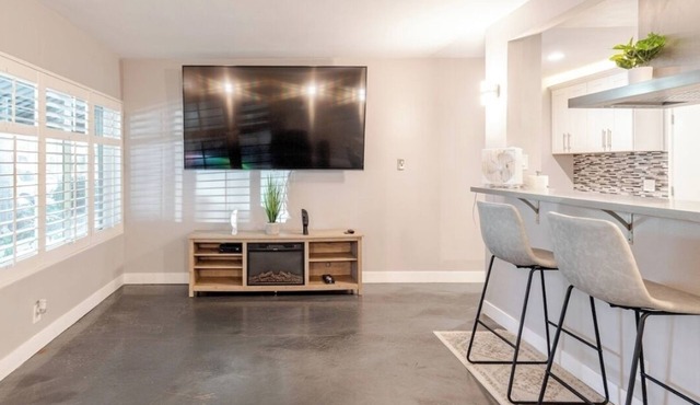 Cozy 1-bedroom condo in enjoyable Long Beach with WiFi