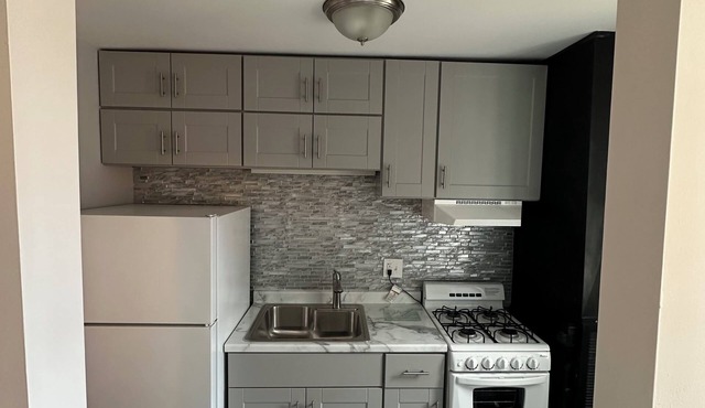 Cozy 1-Bedroom condo Fully Furnished with WiFi and AC in beautiful Pittsburgh