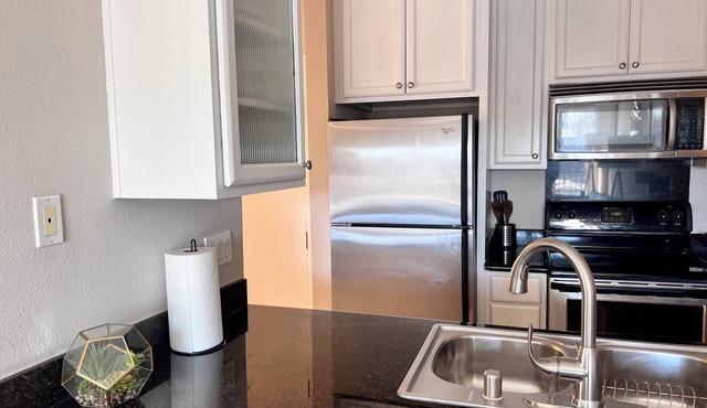 Cozy 1-bedroom condo in marvelous San Diego with WiFi with pool and hot tub