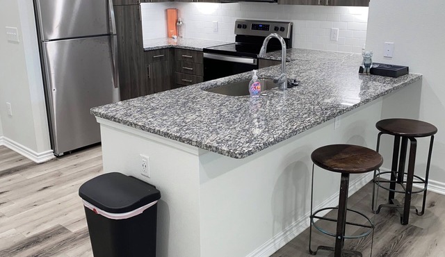 Cozy 1-bedroom condo with WiFi, AC in delightful Katy area