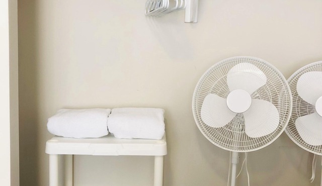 Cozy 1 Bedroom Condo with Parking