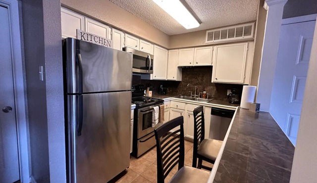 Cozy 1-bedroom condo with WiFi in Houston, TX