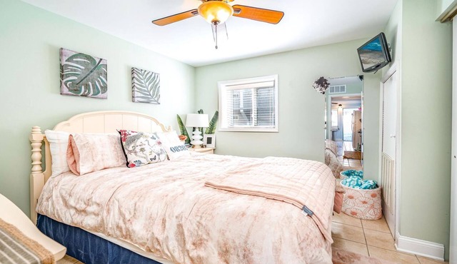 Cozy 1-bedroom condo with AC in lovely Avalon