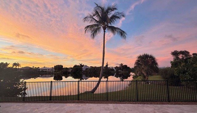 Cozy 1-bedroom corporate apartment in lovely Sanibel with AC, Pool/HotTub