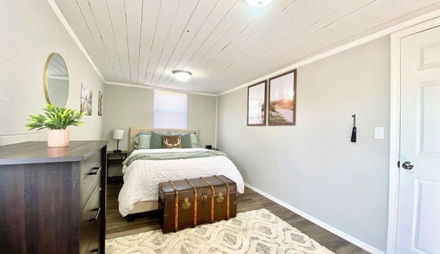 Cozy 1-bedroom cottage in welcoming Calvert City with AC and heat
