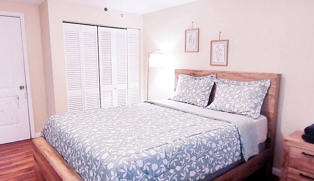 Cozy 1-bedroom cottage with WiFi and AC in charming Jacksonville