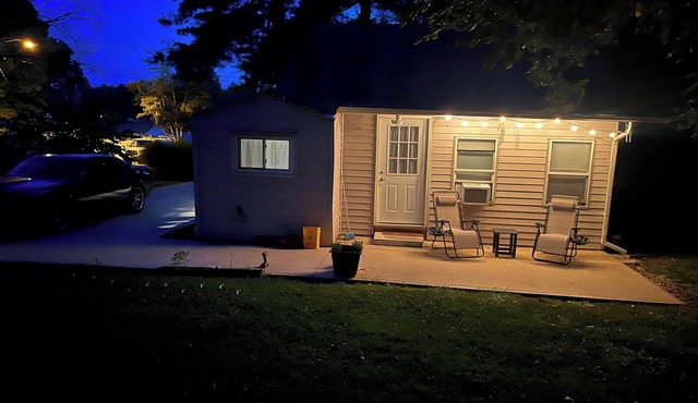 Cozy 1-bedroom cottage in peaceful Mount Vernon with AC
