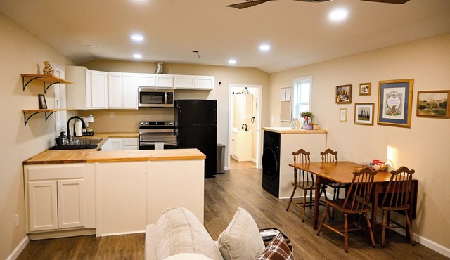 Cozy 1-bedroom cottage in pleasant Timmonsville near I-20