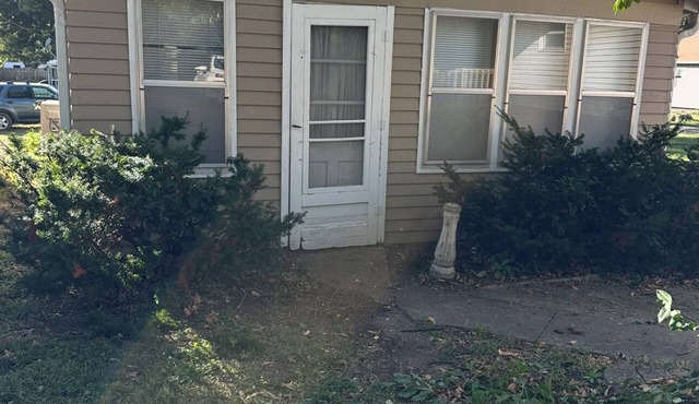 Cozy 1-bedroom cottage in soothing Falls City with AC