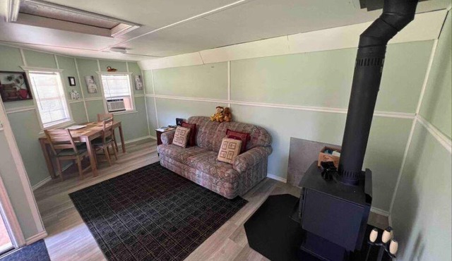 Cozy 1 bedroom cottage, short walk from the baynn