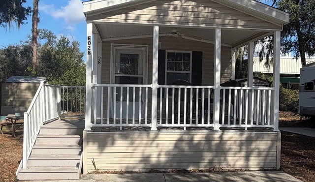 Cozy 1-bedroom cottage close to Tampa attractions