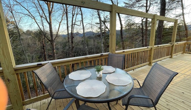 Cozy 1-bedroom cottage for Hiking, Waterfalls & WNC Adventures!