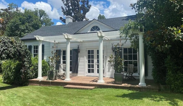 Cozy 1-bedroom cottage with fitness equipment and AC in charming LaGrange