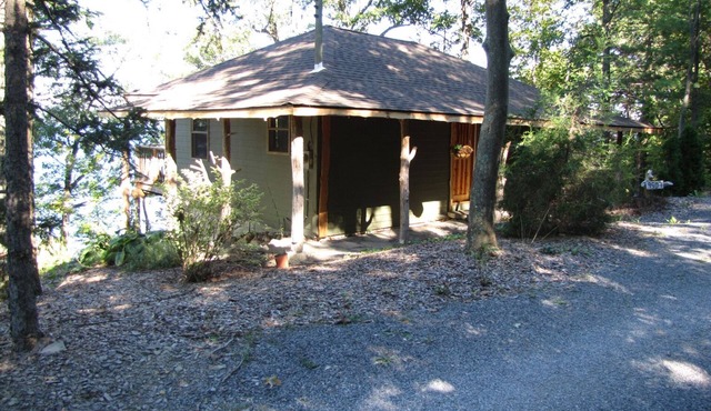 Cozy 1 Bedroom Cottage