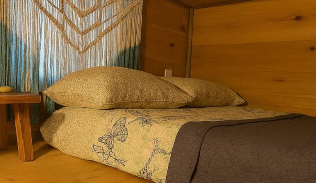 Cozy 1-bedroom cottage in peaceful Newport with AC