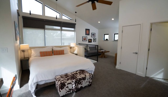 Cozy 1-bedroom cottage with outdoor fire pit