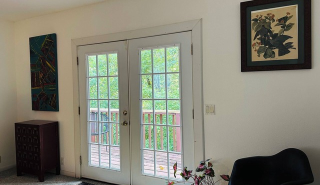 Cozy 1-bedroom & Den townhome in Hot Springs Village with deck at West Gate.