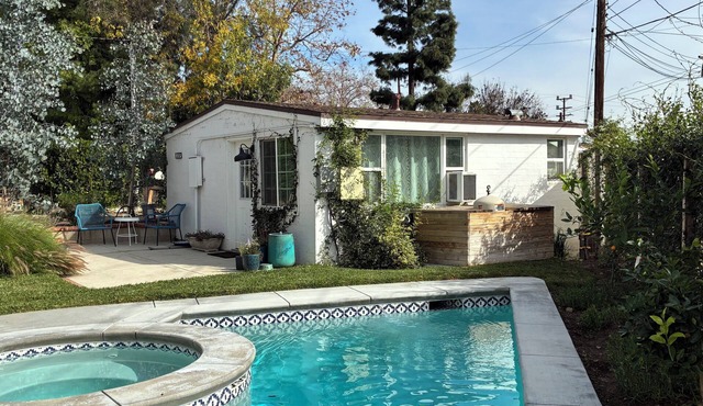 Cozy 1-bedroom detached house in charming Rancho equestrian area Burbank with AC