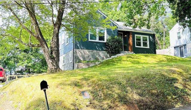 Cozy 1-bedroom duplex in charming Chattanooga with WiFi, AC