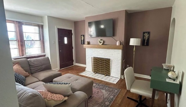Cozy 1-Bedroom Duplex in Belleville