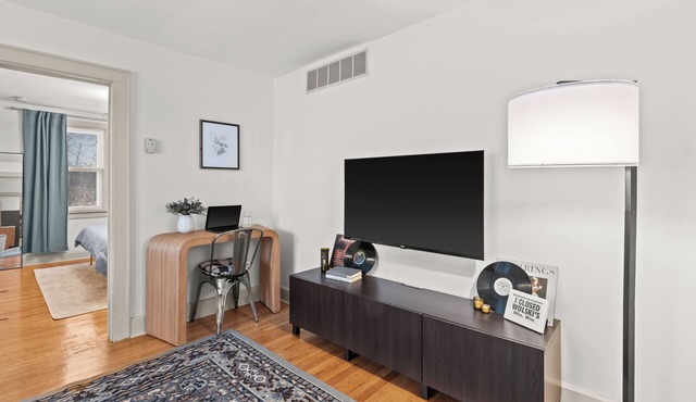 Cozy 1-bedroom duplex in quaint Bay View