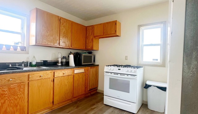 Cozy 1 Bedroom ENTIRE HOME in the Heart of Akron