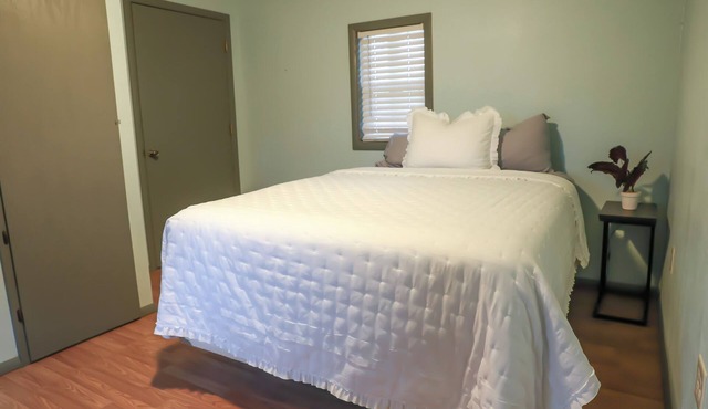 Cozy 1-bedroom Farm Stay in Tahlequah OK with photo opportunities available