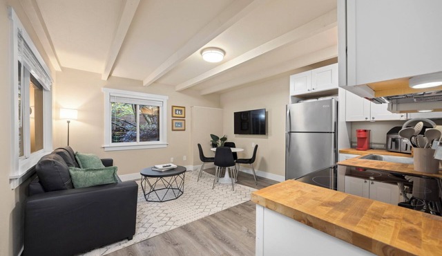 Cozy 1-bedroom forest retreat in gorgeous Bellingham