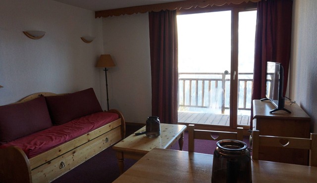 Cozy 1-Bedroom Apartment for 4 with Parking in Merlette, Orcières