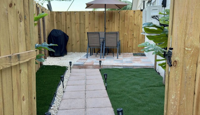 Cozy 1-bedroom guest house in enjoyable Orlando with AC