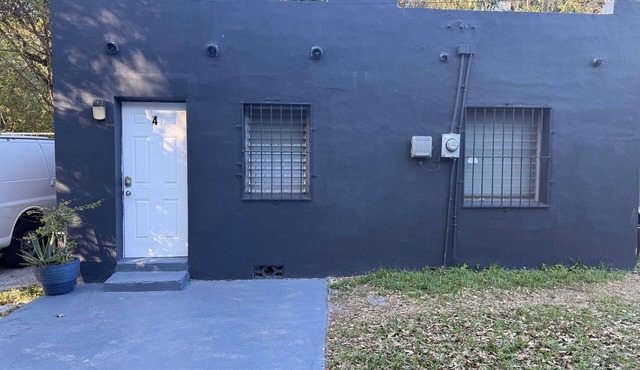 Cozy 1-bedroom Guest House in peaceful Miami with AC