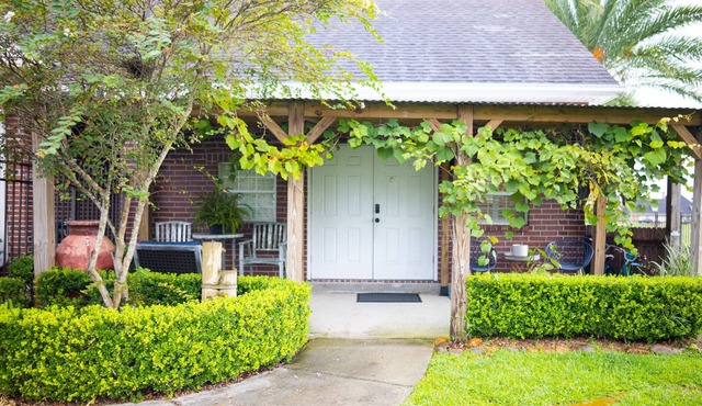 Cozy 1-bedroom guest suite in the safest subdivision! 15min from New Orleans