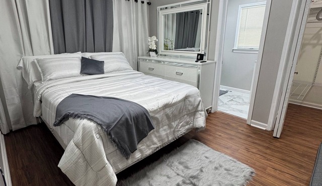 Cozy 1-bedroom guest house in charming Louisville with WiFi, AC’