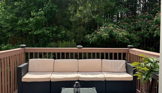 Cozy 1-bedroom guest room with AC and WiFi in Union City. Close to airport