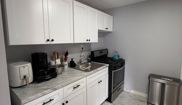 Cozy 1-Bedroom Hideaway – Comfort & Convenience