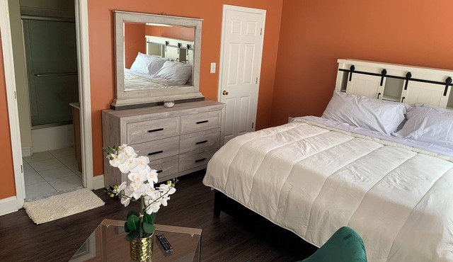 Cozy 1-bedroom house in nice Silver Spring with AC